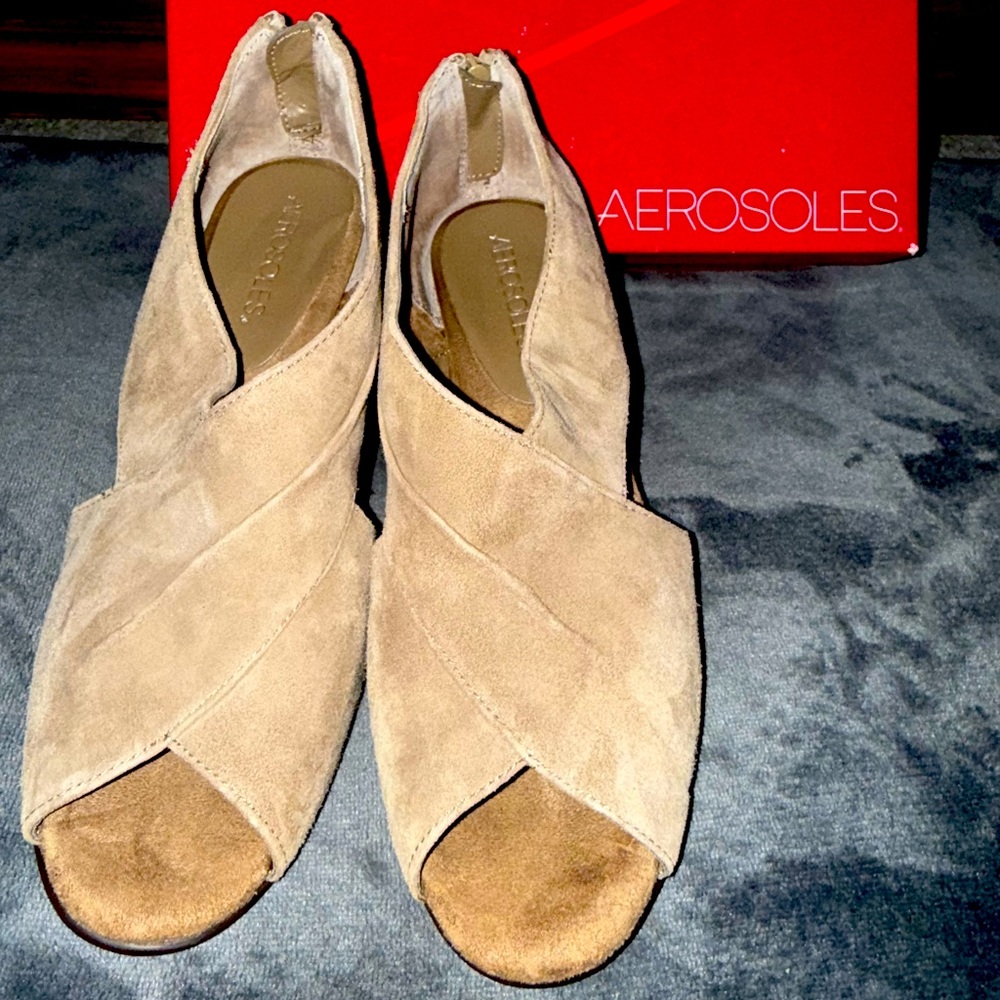 Khaki suede Aerosoles with box